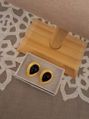VTG Black & Gold Clip On Earrings